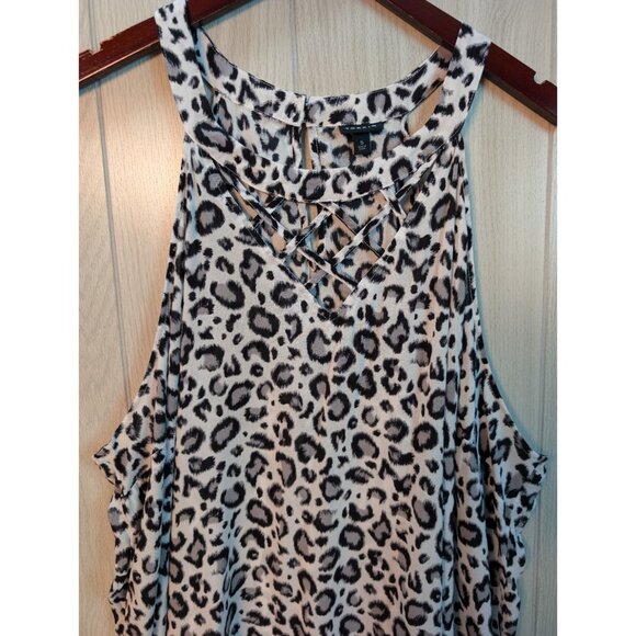 Torrid Top Womens 5 5X Black White Animal Sleeveless Tank Rayon Tank Key Hole - Picture 2 of 7